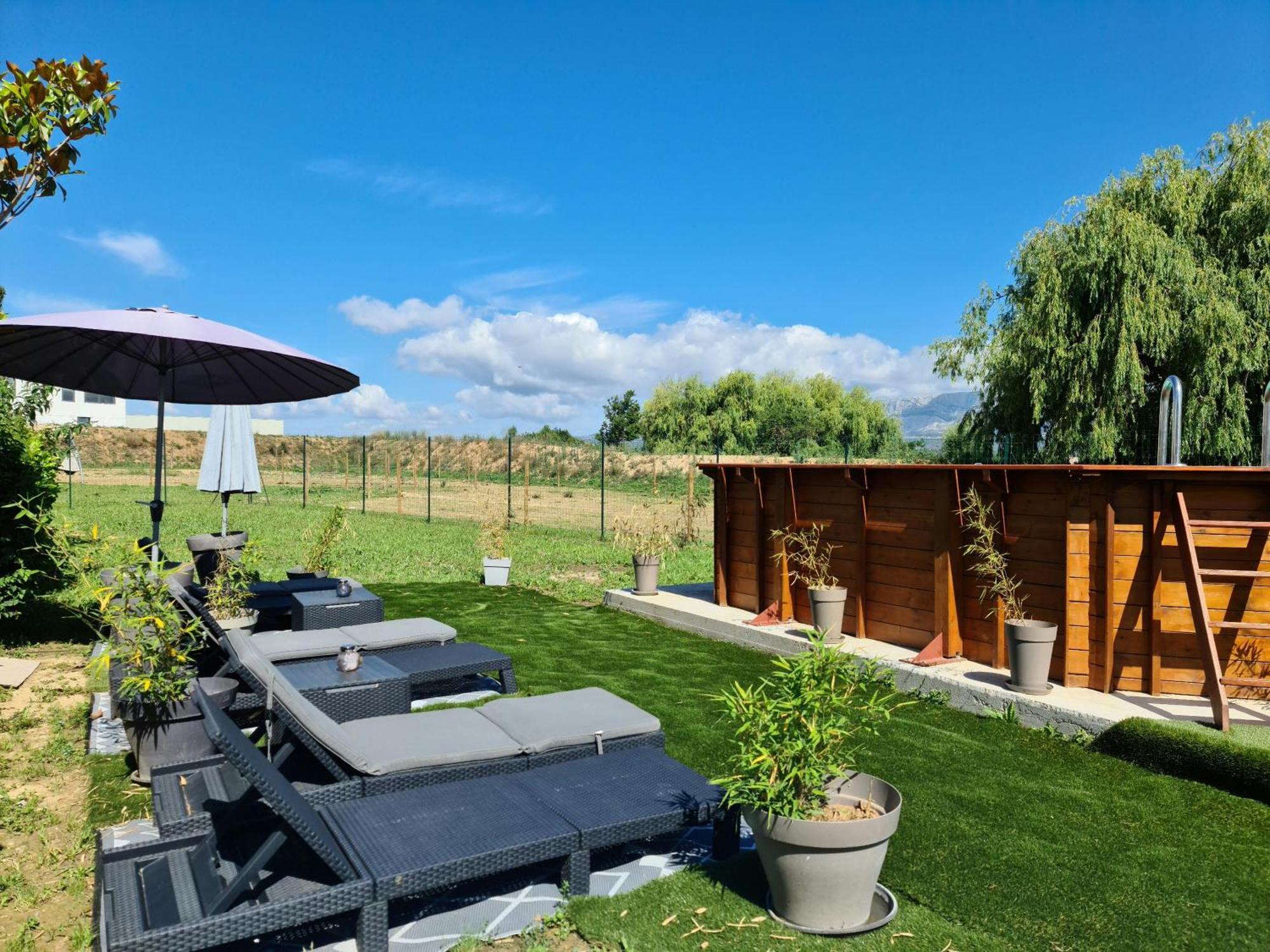 Mas Gabelys Superbe Vue Sainte Victoire Jardin Terrasse Et Piscine Apartman Trets Kültér fotó